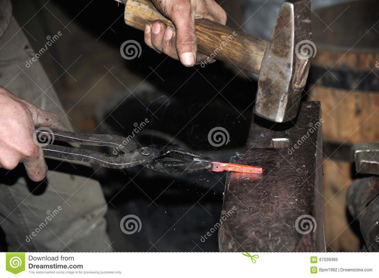 ‘BJL平台集团’法媒:巴黎决定让卡瓦尼联赛轮休,以便参加下周中欧冠(图2) BJL平台